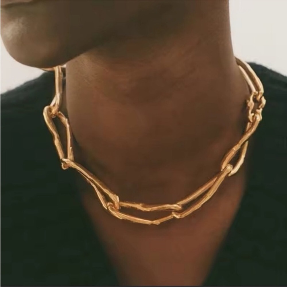 NEW 18k GOLD PLATED TWISTED CHUNKY CHAIN CHOKER/SHORT NECKLACE IRREGULAR SHAPE - Picture 2 of 3
